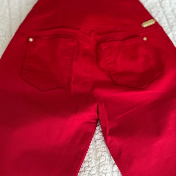 NWOT.Skinny jeans with a high rise, lifting and accentuating your glutes. - Picture 5 of 8